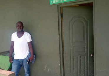 Ejército detiene a ciudadano haitiano con contrabando de cigarrillos en autobús en Montecristi