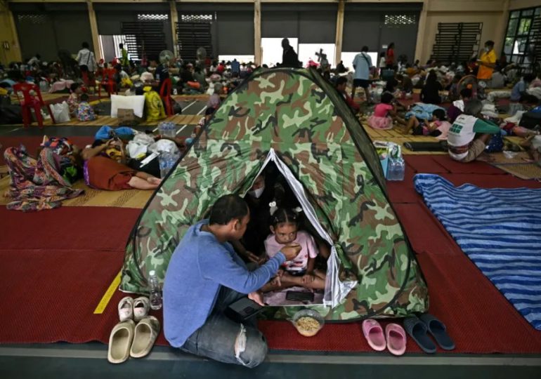Video: Tailandia evacua a más de 100.000 civiles por combates mortales con Camboya