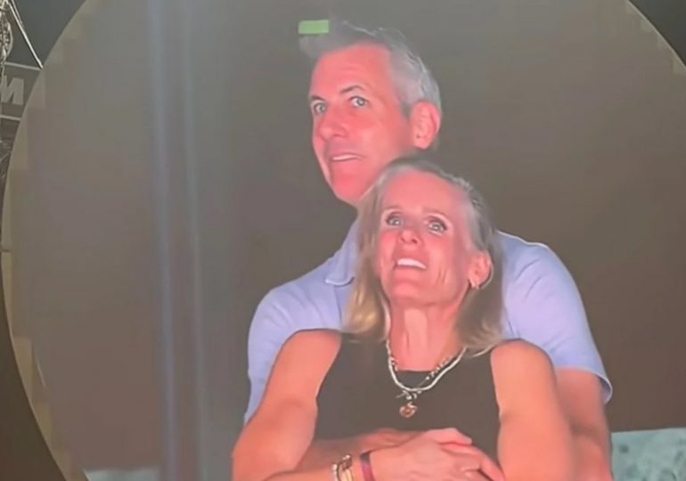 Video viral de pareja en concierto de Coldplay enciende escándalo: CEO de Astronomer, suspendido