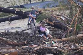 Inundaciones en Texas dejan más de 100 muertos, búsquedas continúan