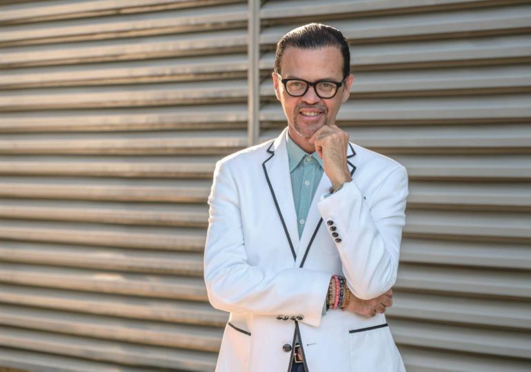 Sócrates McKinney reflexiona con humor sobre el paso del tiempo al cumplir 59 años