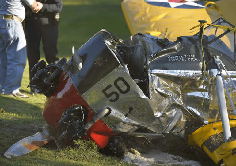 Hallan a dos personas inconscientes tras caída de avioneta frente a la costa de Monterey