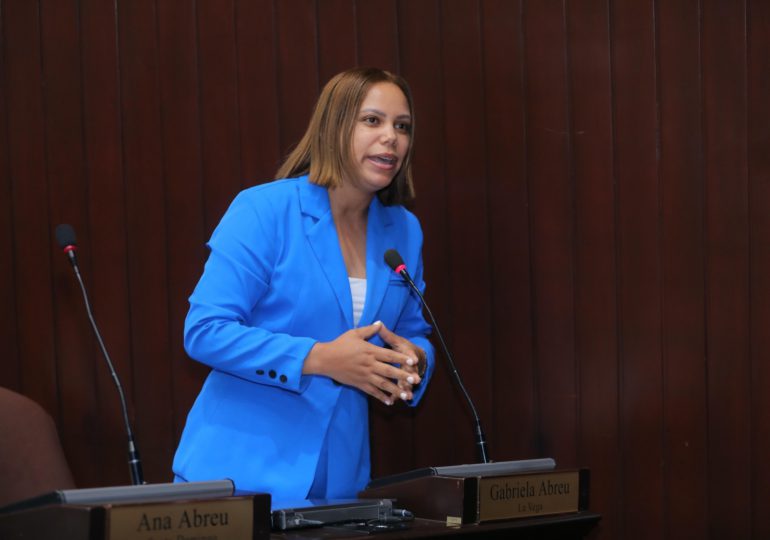 Diputada de La Vega aboga por una unidad de diálisis en el hospital de Constanza
