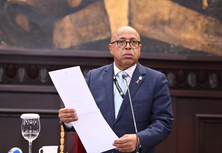 Pacheco defiende aprobación del Código Penal pese a críticas y posibles errores