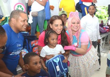Alcaldesa Betty Gerónimo culmina con éxito entrega de útiles escolares beneficiando a más de 10,000 niños