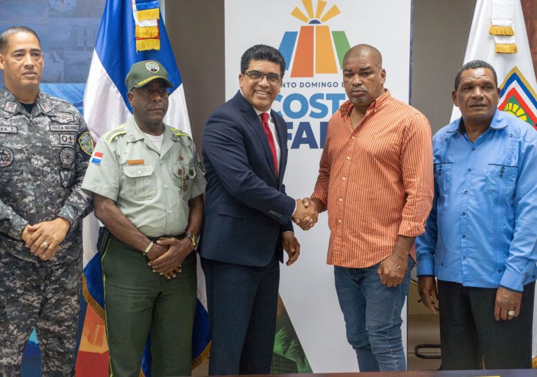 Alcalde Dío Astacio y el Consejo Municipal de Motoristas firman gran pacto para continuar con la regularización