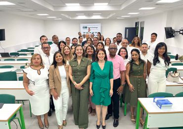 CEF.- Santo Domingo gradúa a 40 colaboradores del Ministerio de Medio Ambiente en desarrollo ambiental