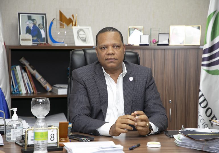 Eddy Alcántara reta a Leonel Fernández a recorrer mercados para comprobar precio libra de pollo