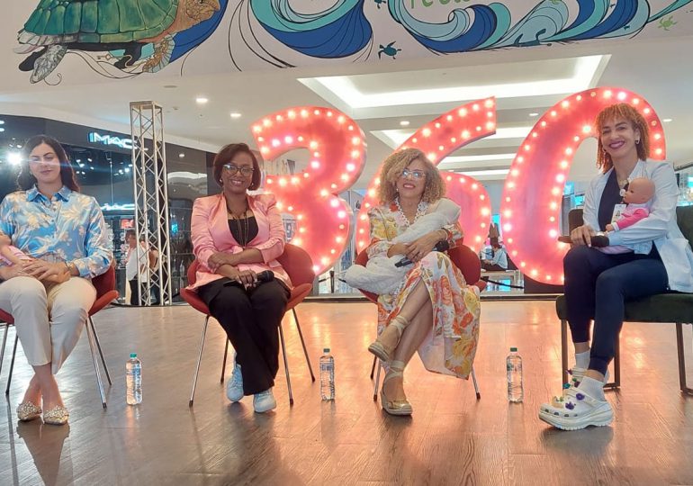 Expertos destacan beneficios y retos de la lactancia materna en panel celebrado en Galería 360