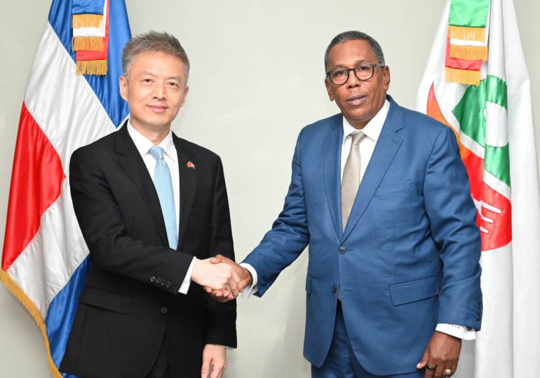 Director general de Comedores Económicos recibe visita de cortesía de embajador de la República Popular China