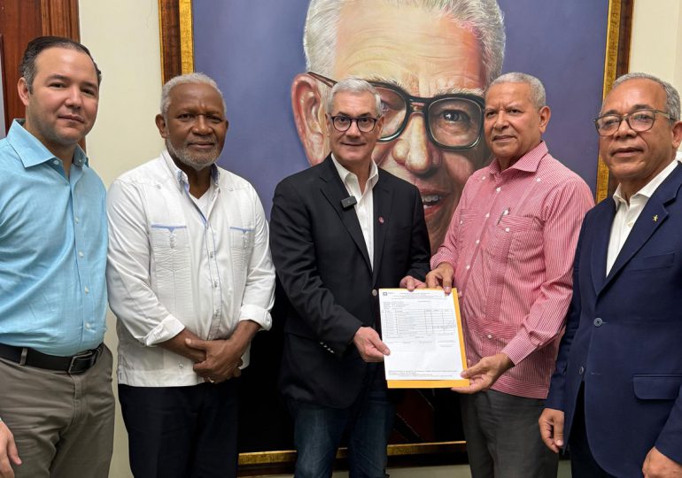 Gonzalo Castillo valida su Comité de Base