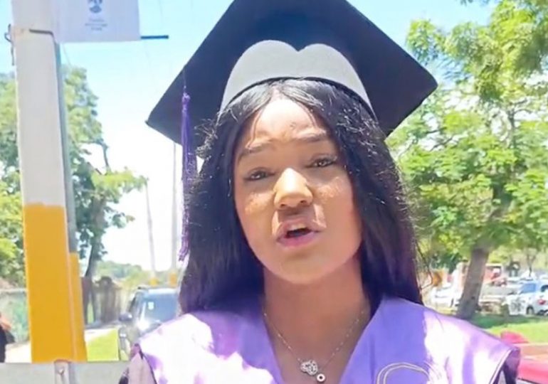 Video | Graduada de Psicología denuncia robo tras ceremonia en la O&M
