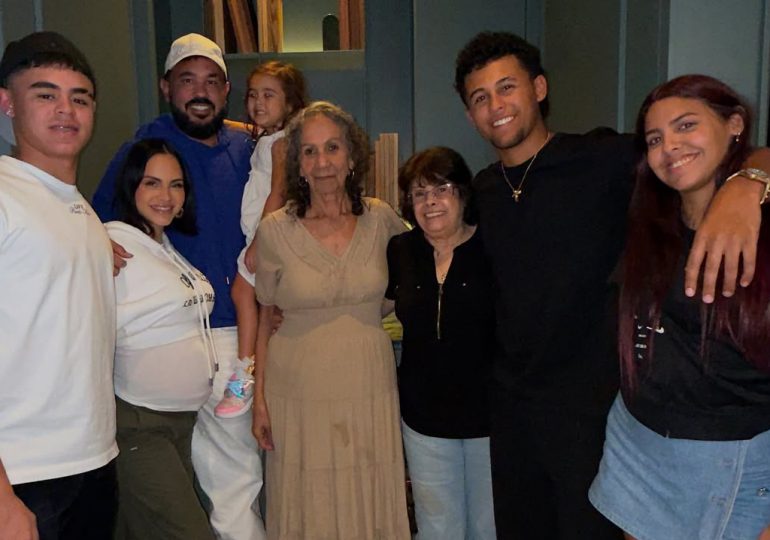 Raphy Pina comparte emotivo momento familiar junto a Natti Natasha y sus hijos