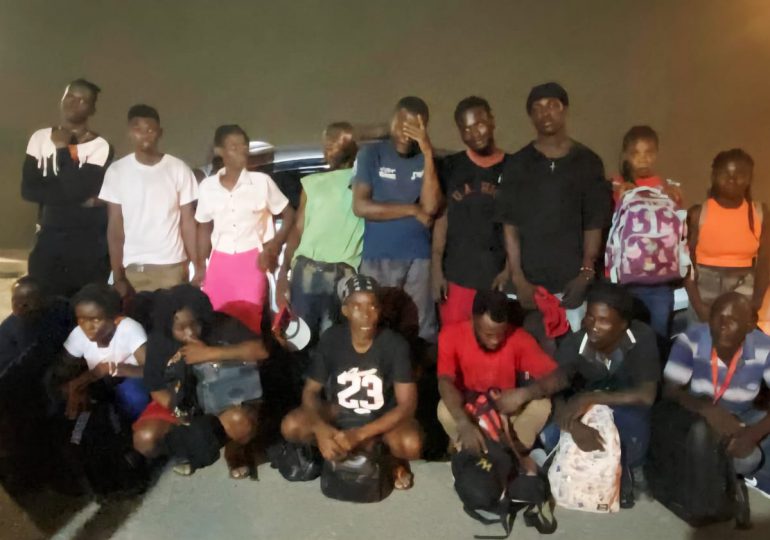Interceptan vehículo con 16 haitianos indocumentados en Mao, Valverde