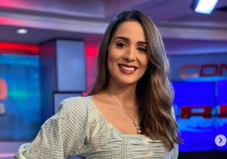 Laura Pérez Rojas presenta a su recién nacida