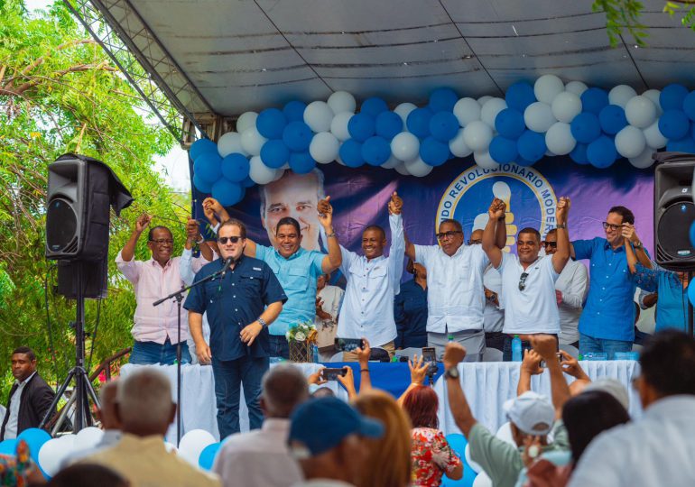 Paliza juramenta en el PRM a director municipal de Canoa José Pérez abandona al PLD y pasa con todo al oficialismo