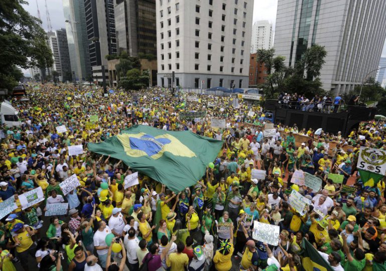 Multitudes protestan en Brasil a favor de Bolsonaro y contra Lula da Silva