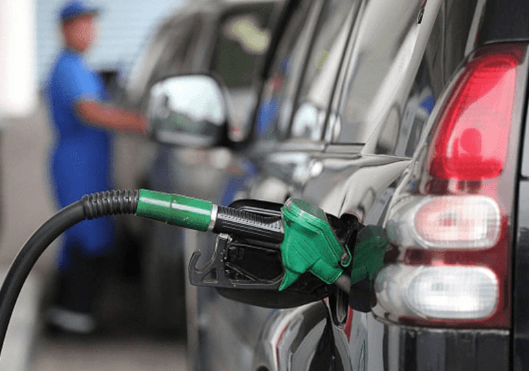Gobierno mantiene sin variación precios combustibles esenciales