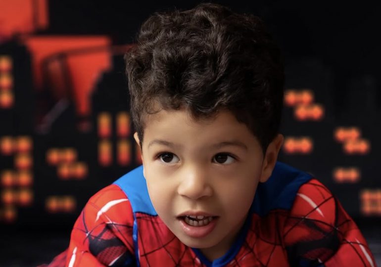 Con traje de Spider-Man, Yubelkis Peralta celebra el cumpleaños de su hijo Marcos