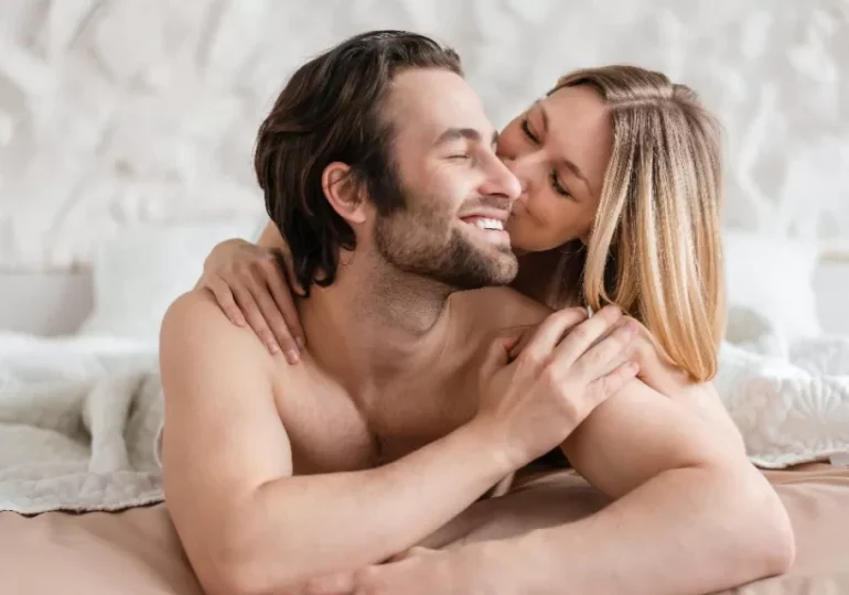 Estudio revela que las relaciones sexuales entre amigos podrían fortalecer y prolongar la amistad