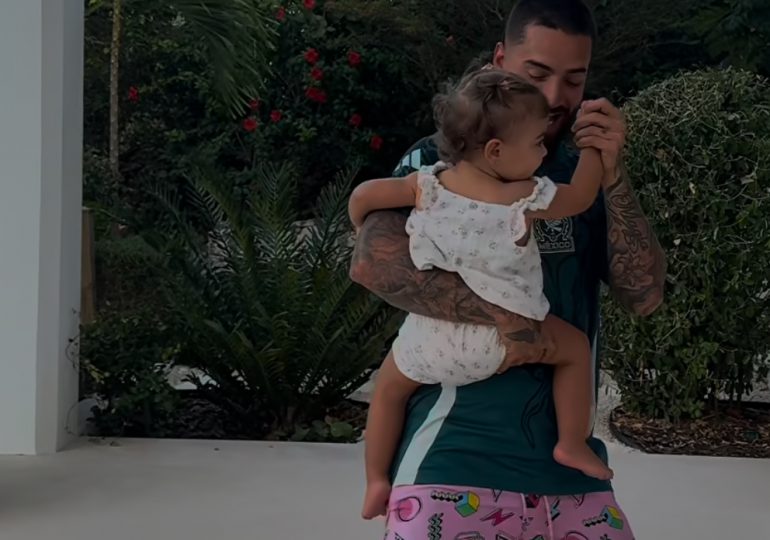 Maluma derrite corazones bailando con su bebé al ritmo de “Bronceador”