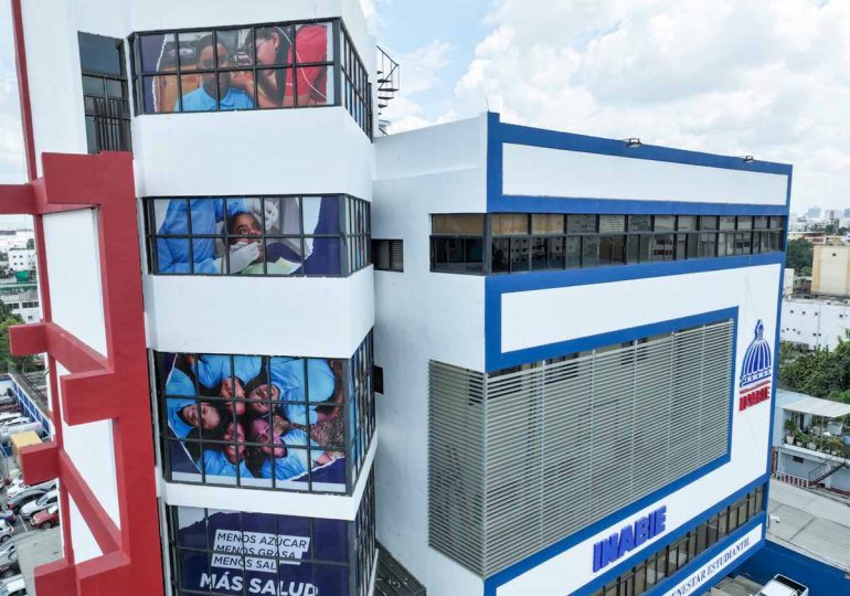 INABIE acuerda con suplidores acelerar entrega de utilería escolar