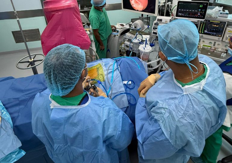 HOMS incursiona en procedimiento de vanguardia en cirugía de columna