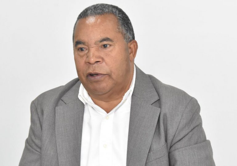 ADP denuncia discriminación en distribución de uniforme escolar