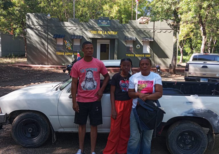 Tres haitianos indocumentados fueron detenidos en una camioneta en San Juan de la Maguana