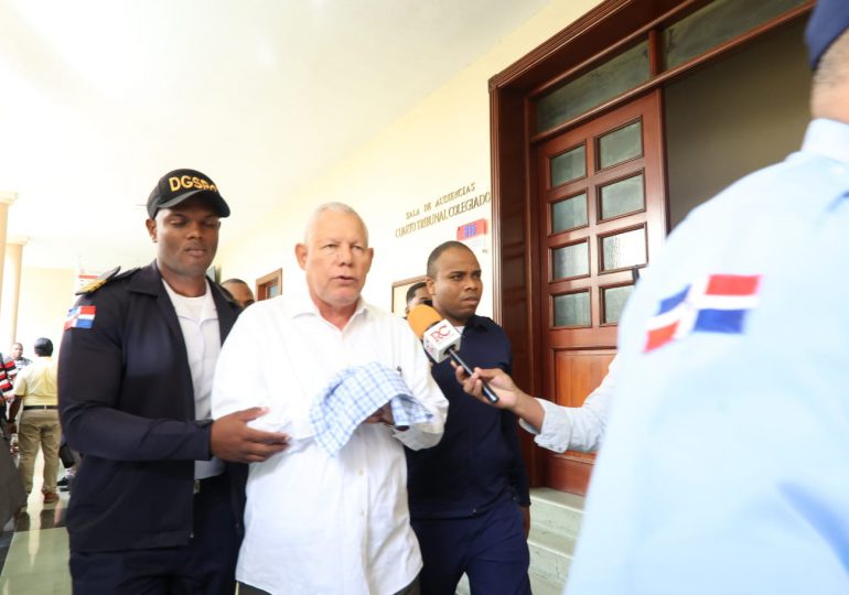 Juez coloca impedimento de salida y grilletes al conductor de programa Rafael Guerrero Méndez