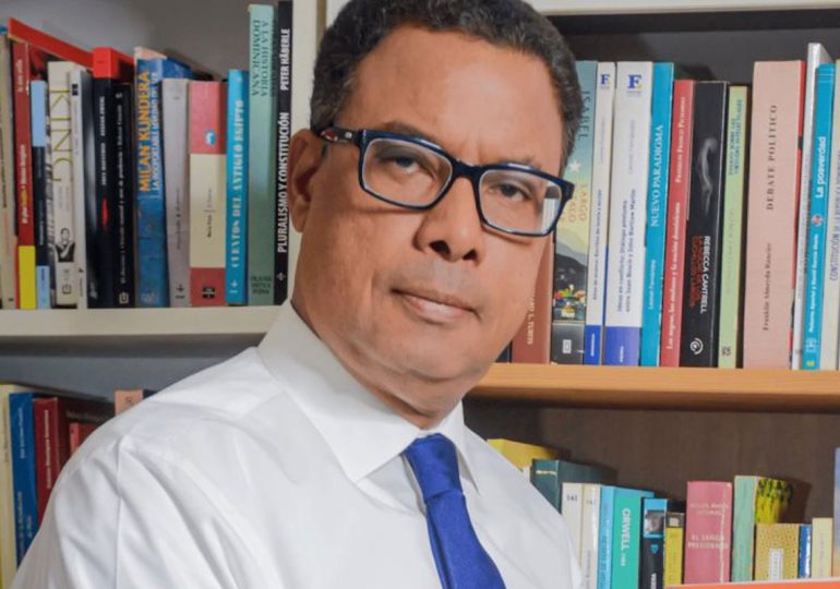 Jurista y escritor Namphi Rodríguez presenta su quinta obra dedicada a la justicia administrativa