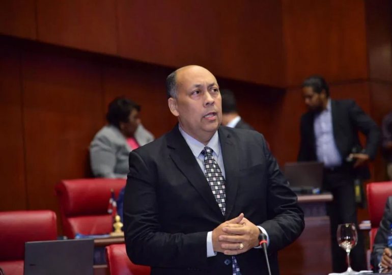 Luis René Canaán es designado administrador general de ARS SEMMA