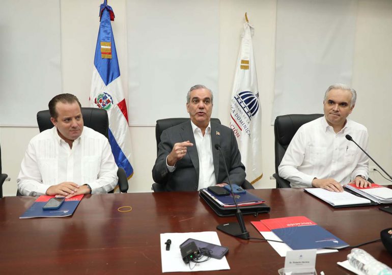 Video | Presidente Abinader impulsa transformación educativa con 124,000 docentes formándose en áreas STEAM