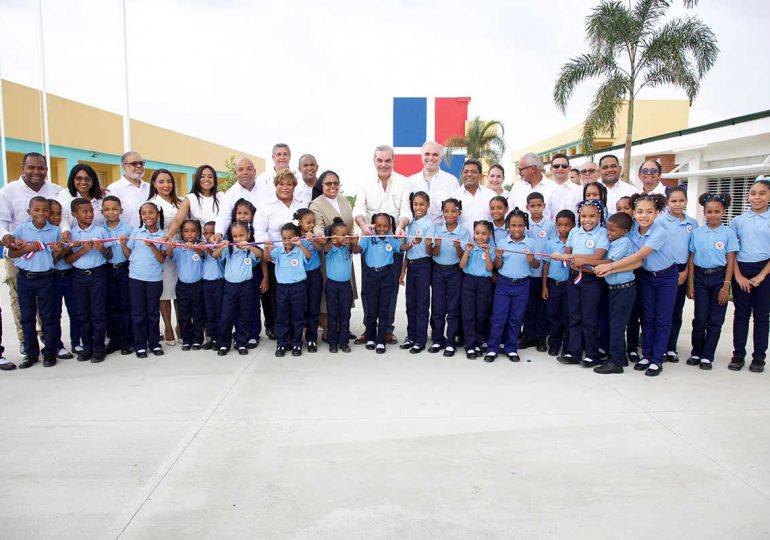 Video | Presidente Abinader inaugura tres nuevos centros educativos