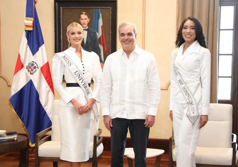 Presidente Abinader recibe a Miss Universo y Miss República Dominicana en el Palacio Nacional