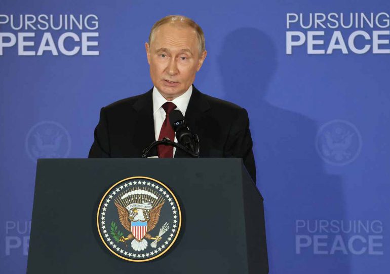 Putin espera, con ayuda de Trump, acabar la guerra y apoya la garantías de seguridad a Ucrania