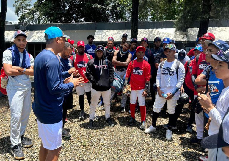 Rotundo en el lanzamiento de la COLLEGIATE LEAGUE 2025, dedicada a Luis Manuel Pellerano