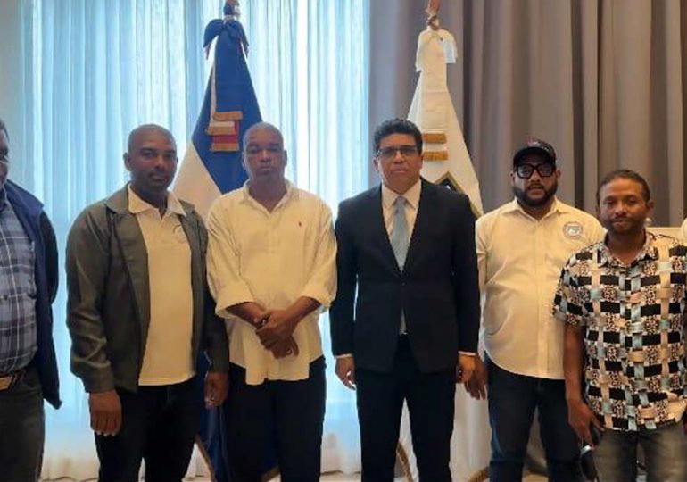 Sindicatos y Alcaldía de Santo Domingo Este se unen para fortalecer el registro de motoconchistas