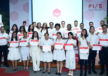 INTEC reconoce a 25 jóvenes sobresalientes con becas del Programa PIES 2025