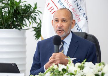 Video: Empleados del Inabie despiden a Víctor Castro con muestras de gratitud