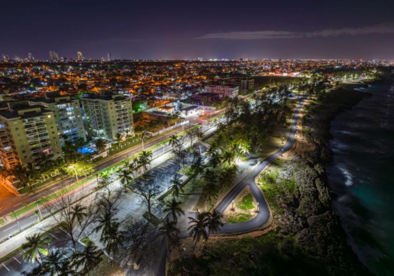 Collado anuncia segunda etapa de revitalización del malecón de SDE con más actividades culturales
