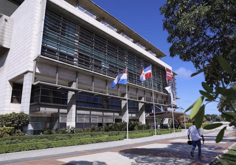 FBI y Ministerio Público desmantelan en operativos simultáneos una red internacional de cibercrimen