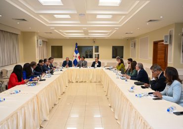 Comisión Especial de Senadores que estudia Código de Trabajo escucha a empleadores y trabajadores