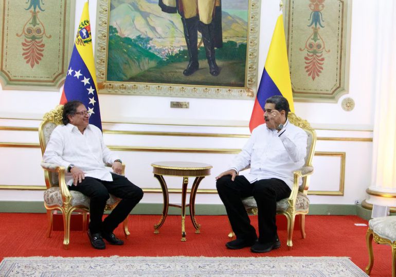 “Nuestra tierra la vigilamos y preservamos nosotros”, dice Maduro tras despliegue militar de Petro en frontera