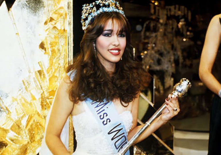 Video| El esplendor de la pasarela de Mariasela Álvarez al ser coronada Miss Mundo en 1982
