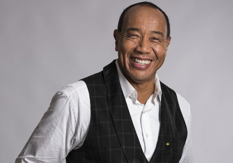 Fiscalía activa alerta de Interpol contra Michael Lee-Chin en caso de fraude y lavado de activos