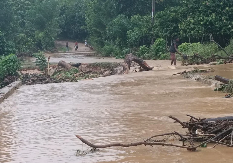 Ocho personas rescatadas tras quedar atrapadas por crecida del río Casuí en Hato Mayor