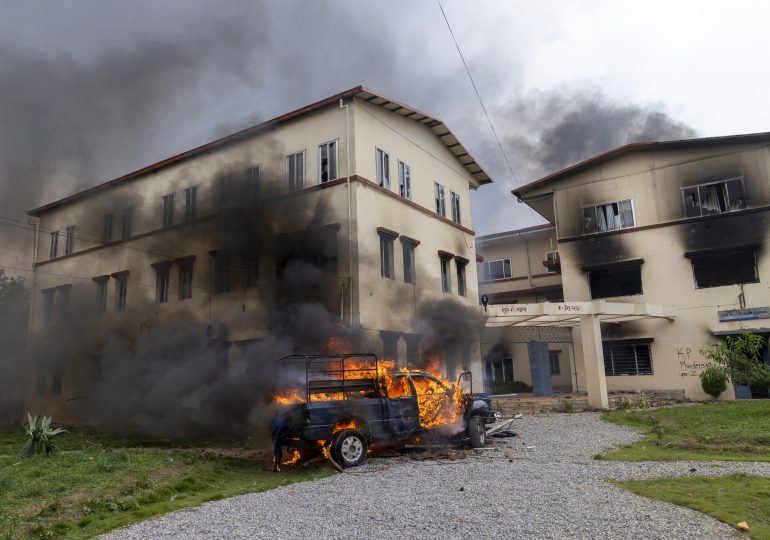 Manifestantes de la "Generación Z" incendian la residencia del primer ministro de Nepal