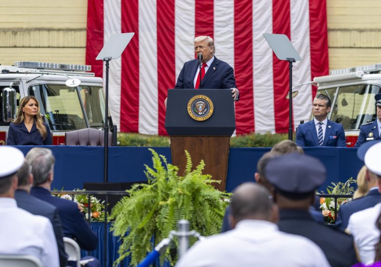 Trump recuerda a las víctimas del 11S con un acto solemne en el Pentágono
