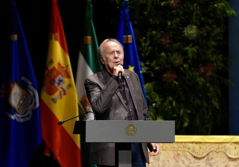 Serrat lamenta que el mundo asista a "atrocidades como el genocidio del pueblo palestino"